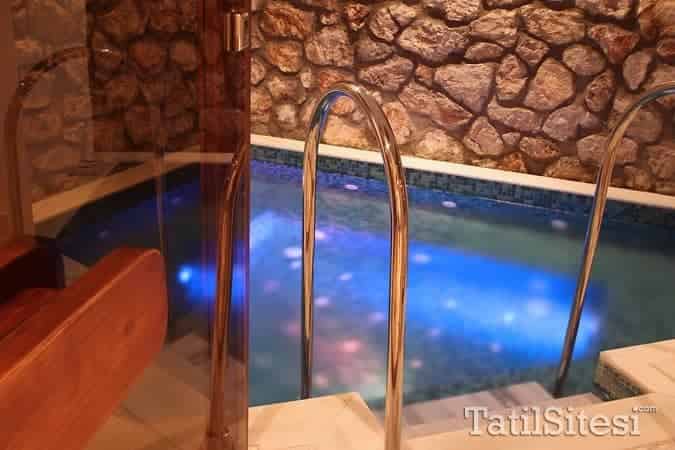 Montana Pine Resort Hotel